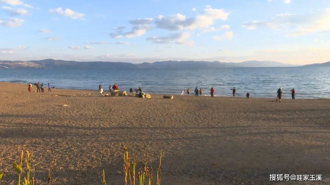 寒武纪小镇欢乐大世界抚海湾湿地公园等地也是热门出游景点沿湖徒步