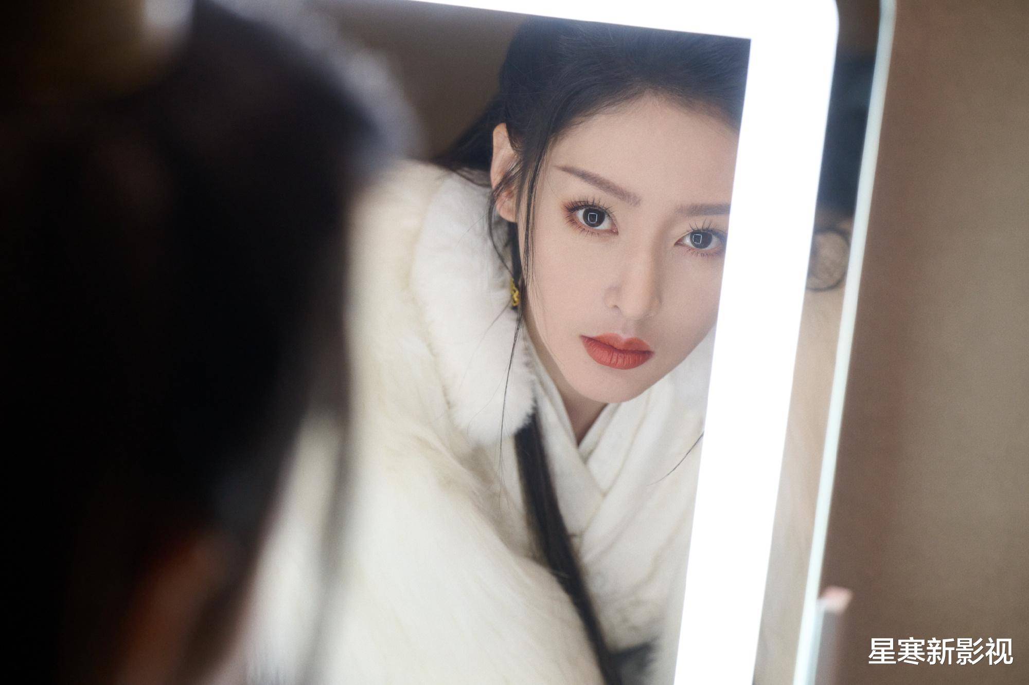 在剧版的《武动乾坤》里,与杨洋搭档的则是王丽坤与张天爱,一个是公认