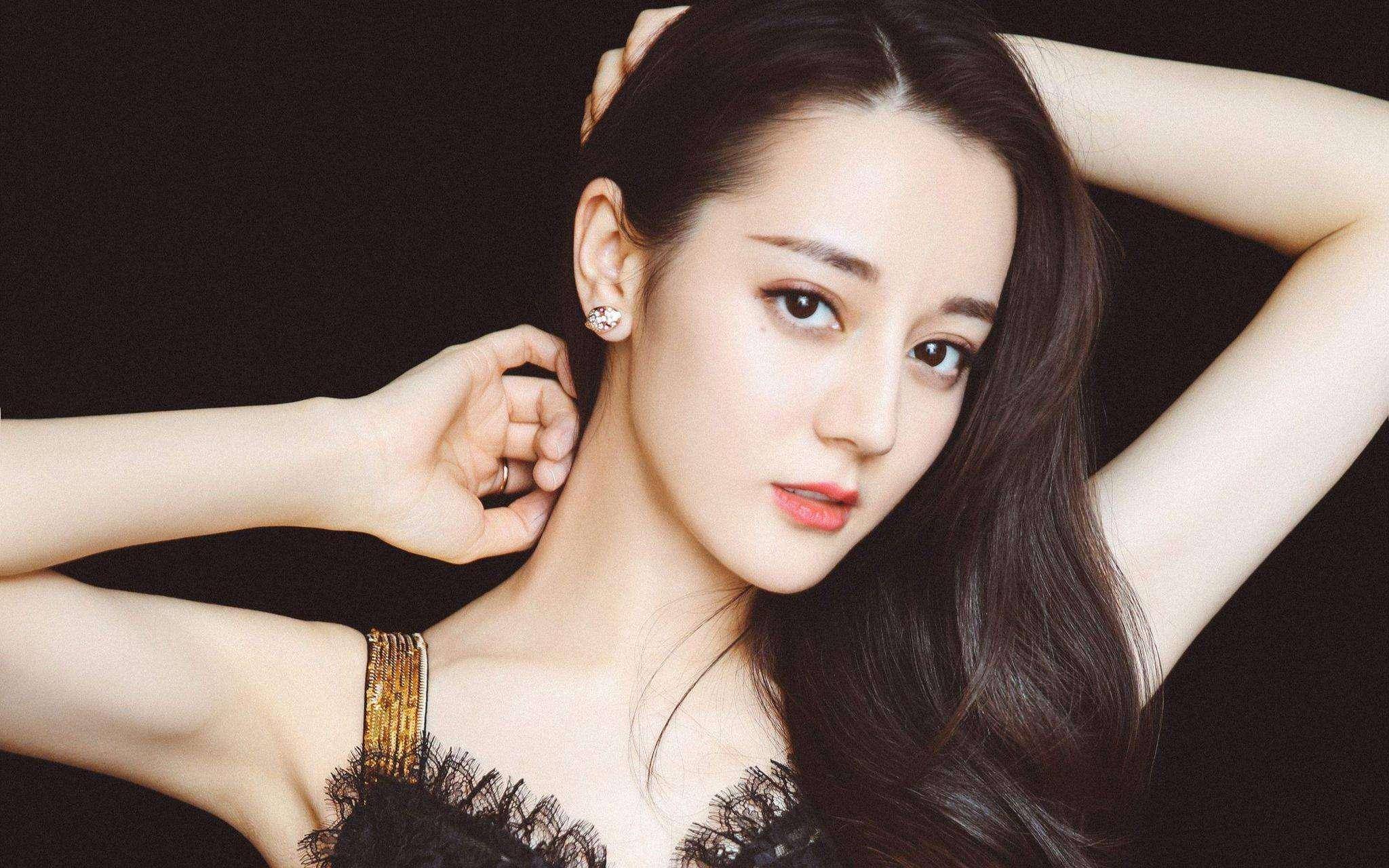 目前,嘉行传媒的艺人有迪丽热巴,王骁,黄梦莹,张云龙,高伟光,刘芮麟