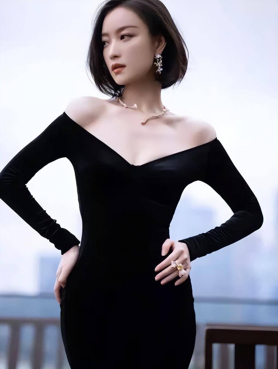 倪妮穿着低胸裙子,露出肚子, 35岁的她依然魅力十足!_时尚_艺术_观众