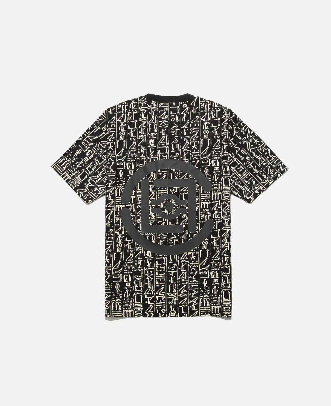 图案的设计上呈抽象效果,犹如古埃及人在石壁上的涂鸦,将clot经典标徽