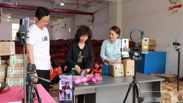 保山600吨洋葱滞销施甸县女副县长直播带货4天卖出20多吨