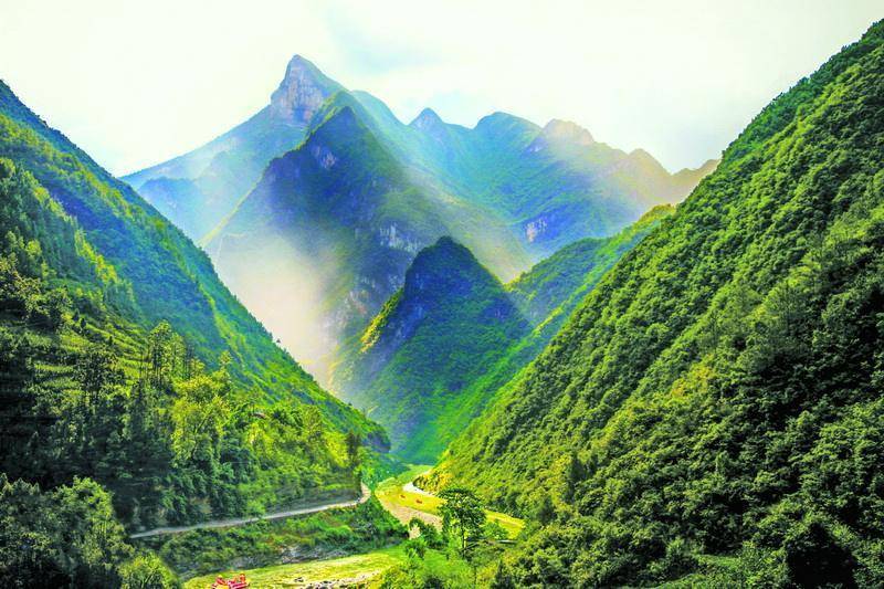 門票包含峨眉山,樂山大佛,三星堆博物館,西嶺雪山,巴山大峽谷等100餘