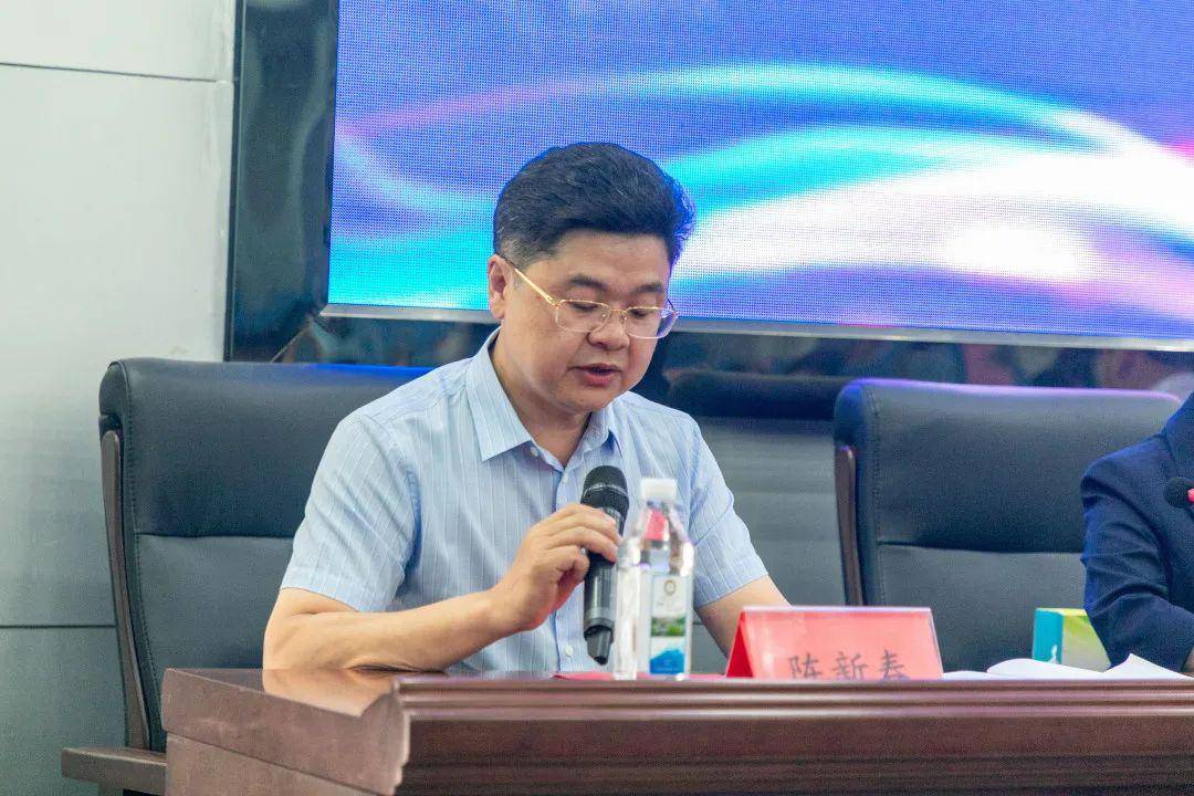 我校校长陈新春对前来参加大会的所有人员表示热烈欢迎并致辞.