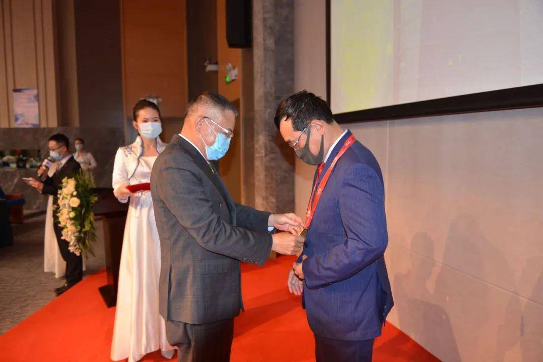 《经济日报》报道武汉华星:国产柔性屏迎来高增长