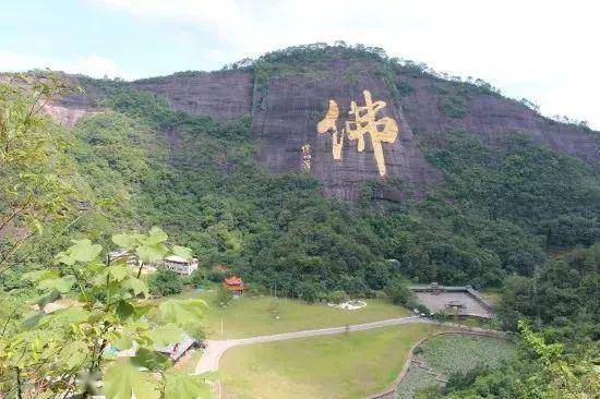 都嶠山風景區:都嶠山,又稱南山,蕭韶山,位於容縣容州鎮,石寨鄉,楊梅鎮