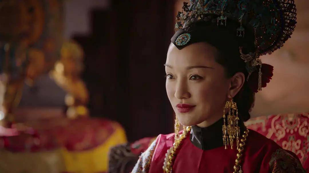 这让堇蜜想到了《如懿传》刚播出那会,网友对周迅样貌的负面评价枪林