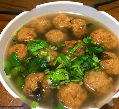 太原特色牛肉丸子汤,丸子嫩滑骨汤鲜香,早餐来一碗真是绝了