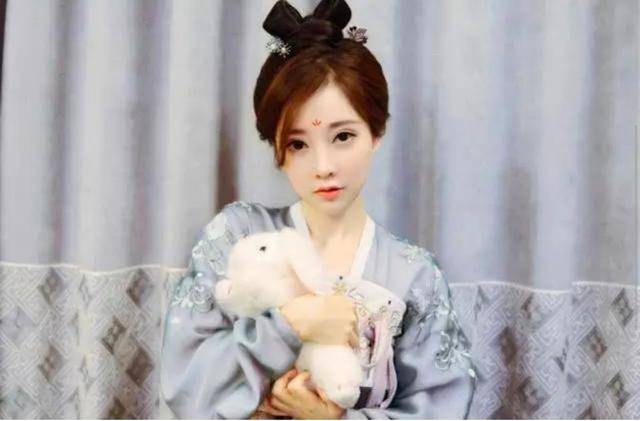 "斗鱼一姐"灵魂cos:嫦娥很美,女帝被吐槽,赛罗遭下手_奥特曼