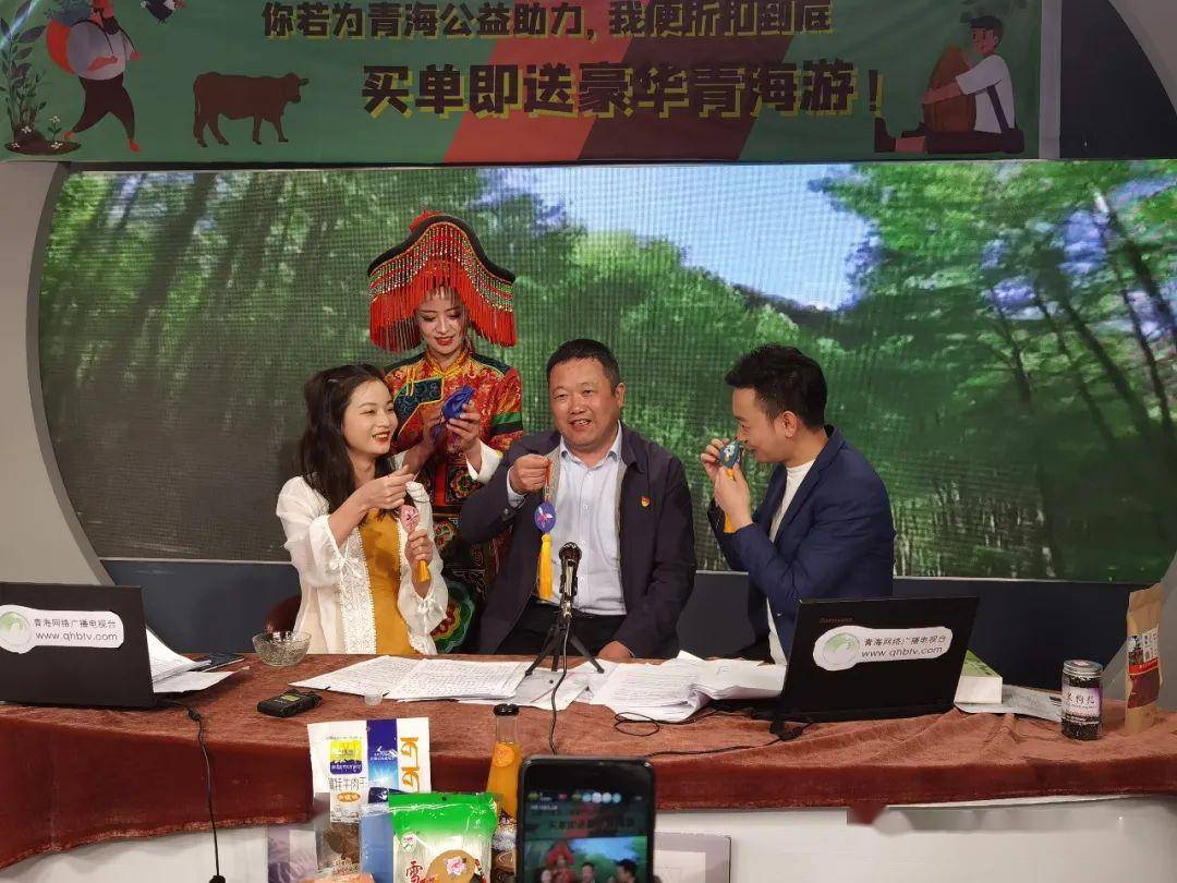 县长"直播带货" 红了直播间 火了互助货