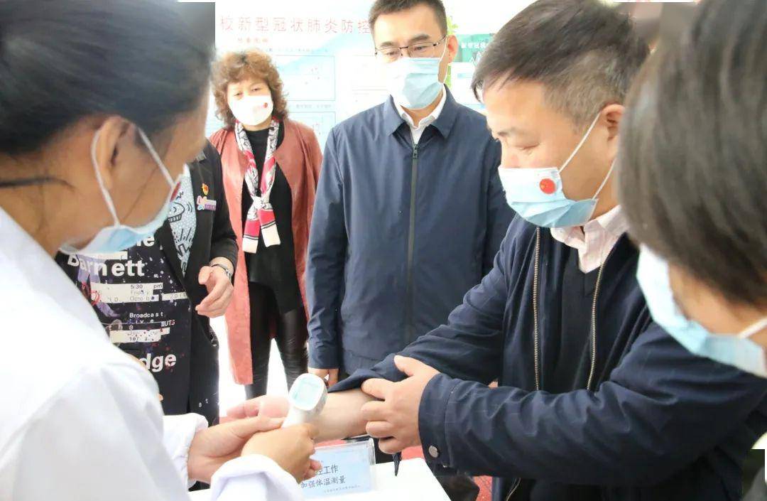 群兆新闻提高防疫常态化意识严把疫情防控关键环节道里区委书记肖彬