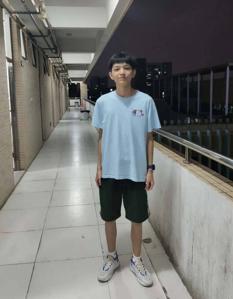 庄晓滨18汽营班18级汽车电子技术应用专业总分第一名郑启航18汽电班19