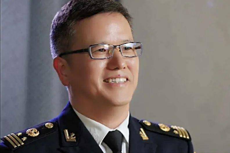 亮业绩扎根基层干实事牢记使命创业绩