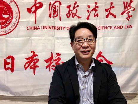 日本校友会会长何连明(左)秘书长赵善徽(右)日本校友会在成立后不久就