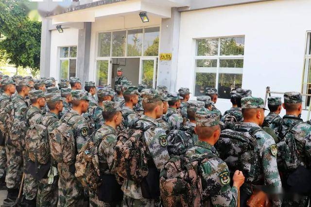 面对突发情况,看75集团军某旅的兵哥"豪横"处置