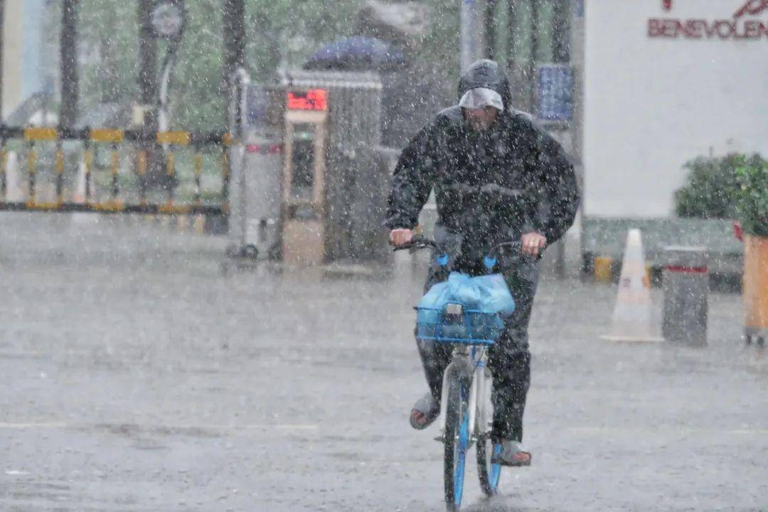 注意雷暴大風珠海新一輪強降雨今晚殺到龍舟水蓄勢待發