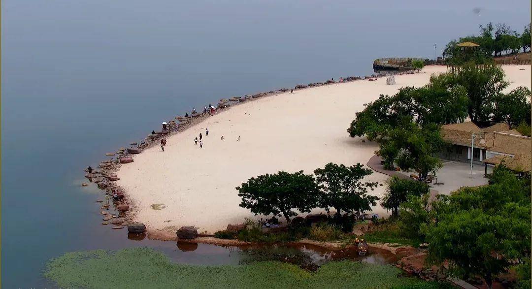 西昌邛海沙滩图片