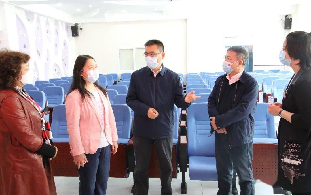 群兆新闻提高防疫常态化意识严把疫情防控关键环节道里区委书记肖彬