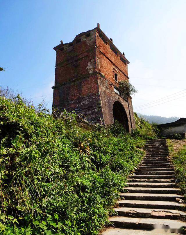 图说越南第一雄关海云关,控制着越南最窄的地方