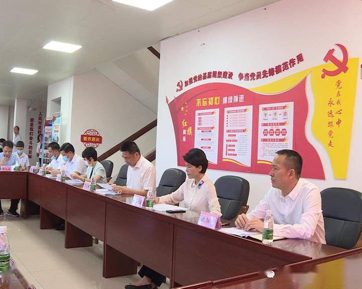 汕尾市委常委李庆新,陆丰市委副书记欧阳柳分别作讲话,对省出版集团