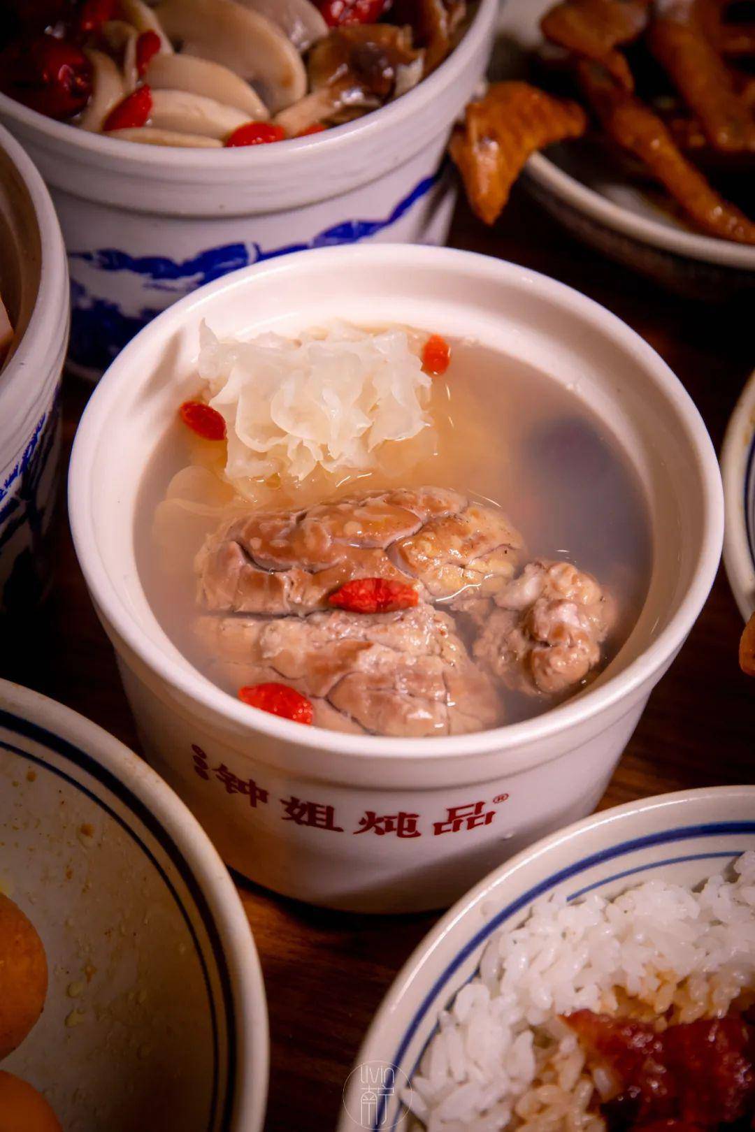 等了35年,这间南宁人都爱的炖品店,终于开到江南