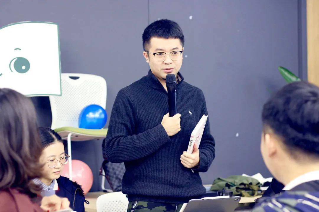 "头牌"王黎:在不确定中寻找确定的未来_新东方学校