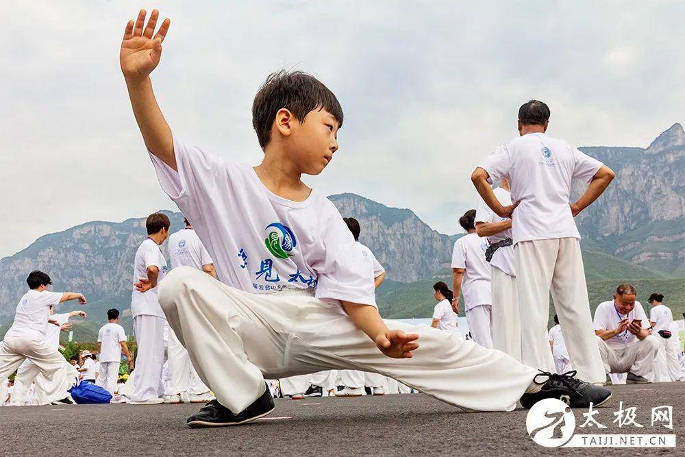 原来小孩子学太极拳这么重要!