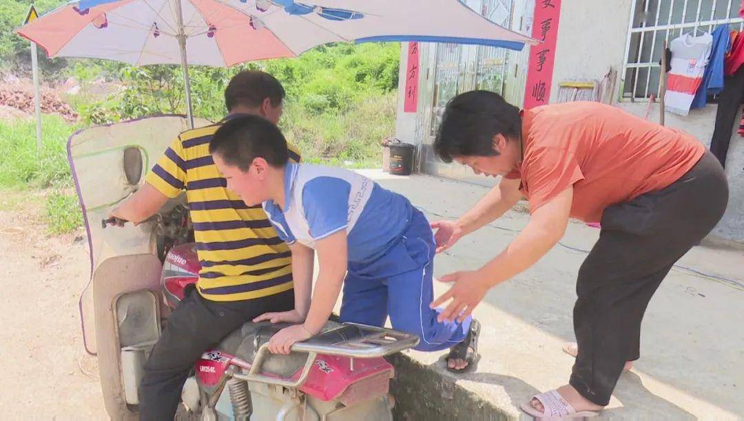 决战决胜脱贫攻坚晋屏扶志的力量之三文艳凤用勤劳的双手过上幸福生活