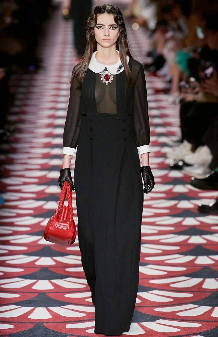 秀场上的最美领型颈线设计的致命诱惑时髦精们爱到不行的衣领流行趋势