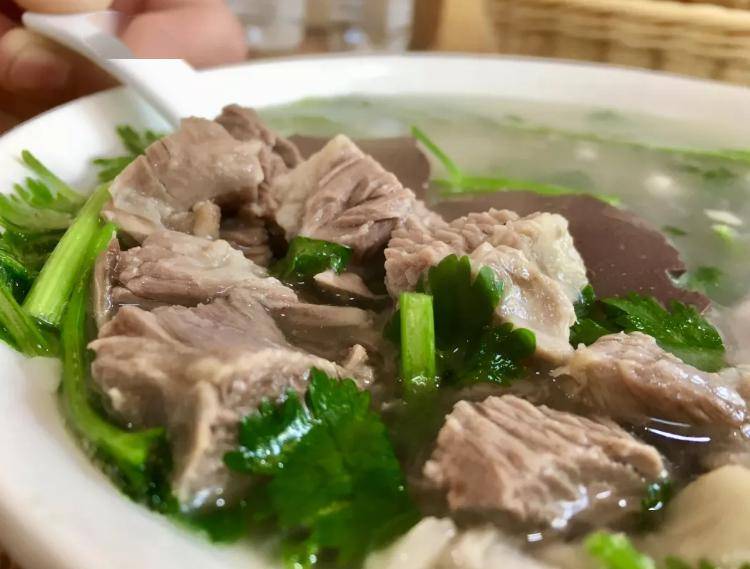 超有名的莒县世起全羊汤来了,汤饼菜均免费!