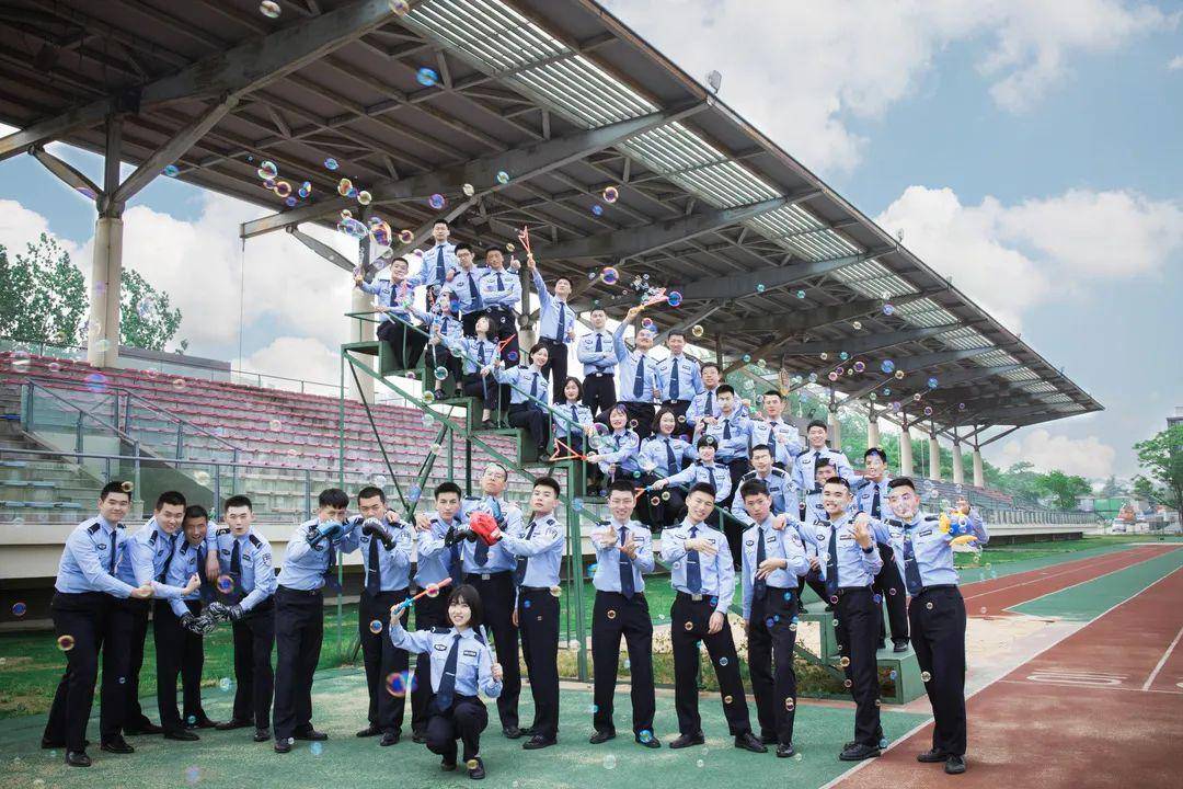 这所最年轻部属公安院校的毕业照帅爆了