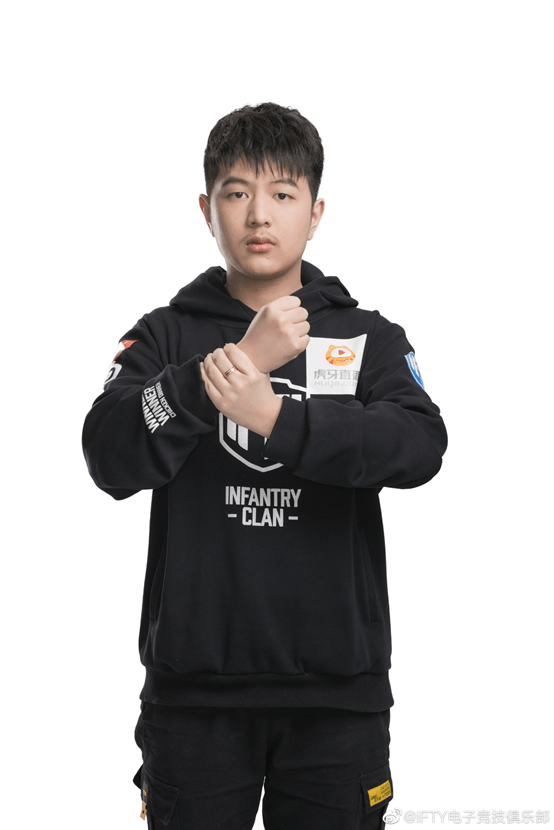 ifty青训灰灰排位登顶 成吃鸡全球首位大师玩家 下一个longskr?_直播