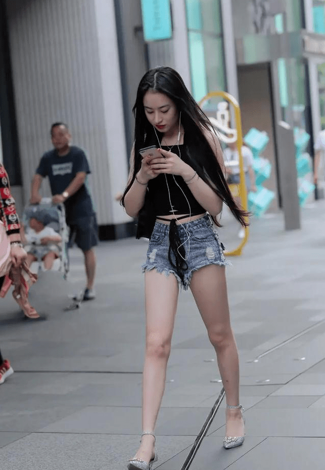 这就是低腰装这么受小姐姐喜欢的原因