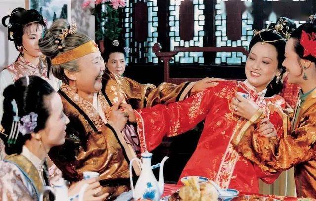 贾琏身边有凤姐与平儿这样的绝色为何还喜欢在外面拈花惹草