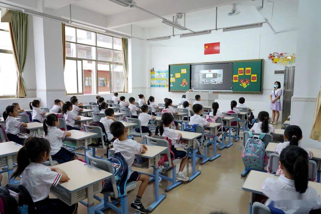 世相丨我们也上课啦!多图直击新会最后一批小学生返校
