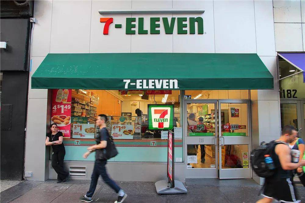 711便利店疑似換logo竟然還和耐克聯名