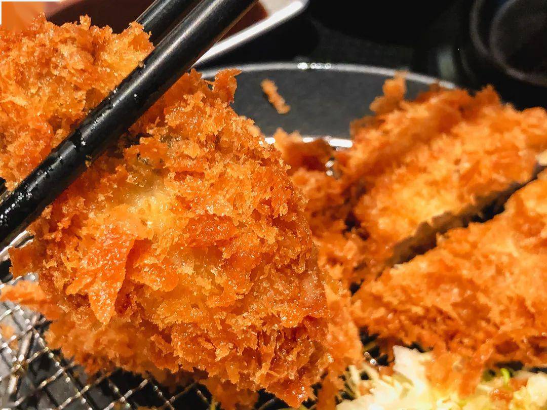 广州东站的炸物摊酥香脆嫩一口入魂