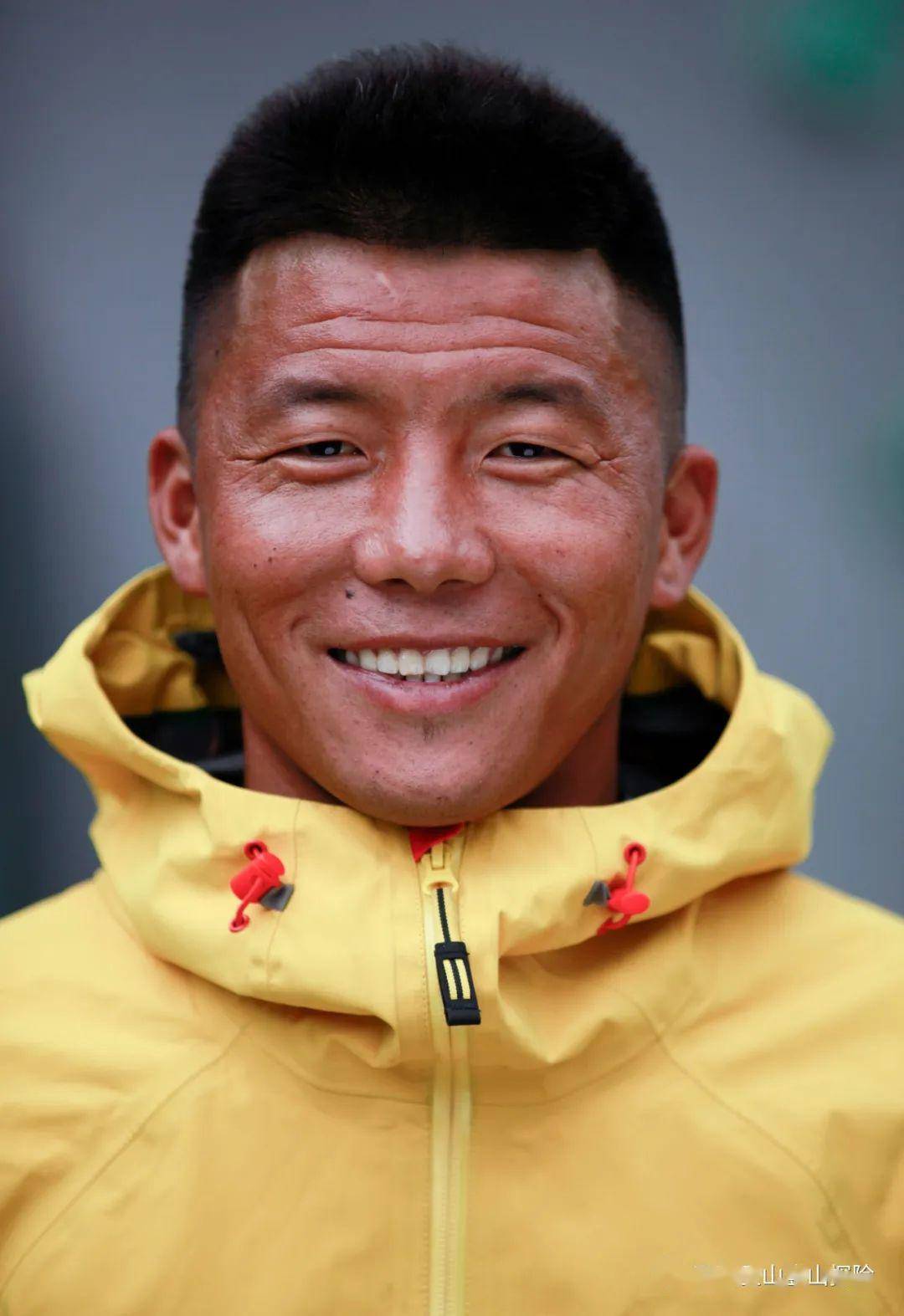 【圣山特写】"路"到顶峰 珠峰测量登山"生命线"打通