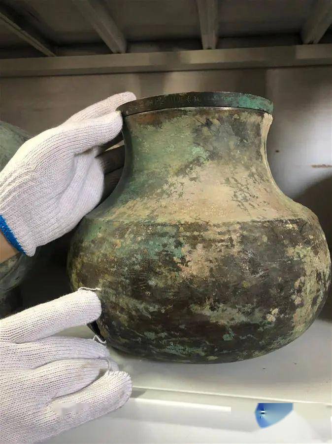 河南发现大型古墓群 出土文物2000余件