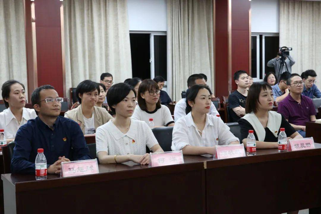 区卫生健康局举办援鄂事迹宣讲会,并组建援鄂事迹宣讲队_童云龙