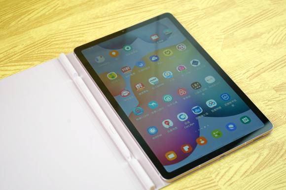 三星galaxy s6 lite图赏:生产力和娱乐性兼备 实力抗衡ipad