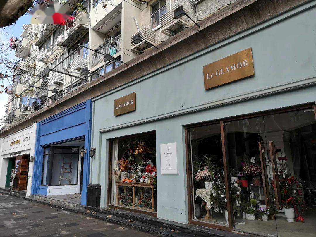 店招店牌 区别于大拆大建的更新改造,街道一方面通过拆除违章建筑
