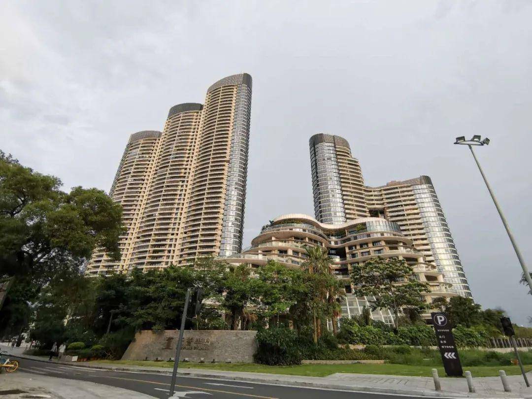 在广州奋斗的我们,大概都幻想过自己与豪宅的故事.