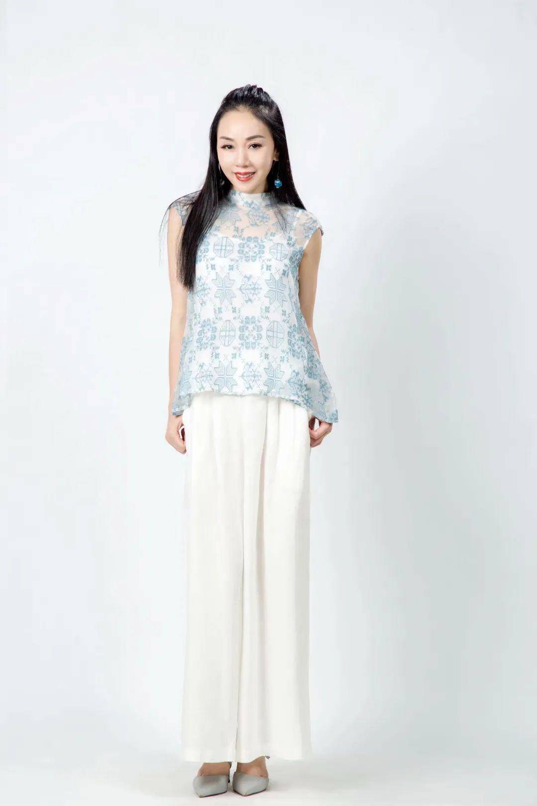 东方艺璇用18岁的心态工作带着初心激情澎湃