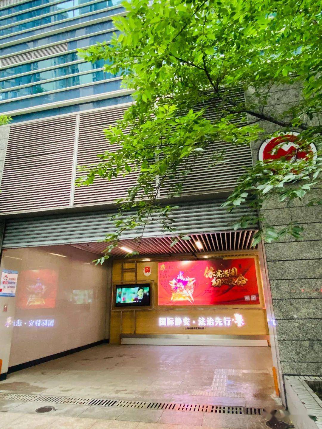 最近,路过地铁7号线昌平路站五号出口的市民,被一段生动活泼的控烟