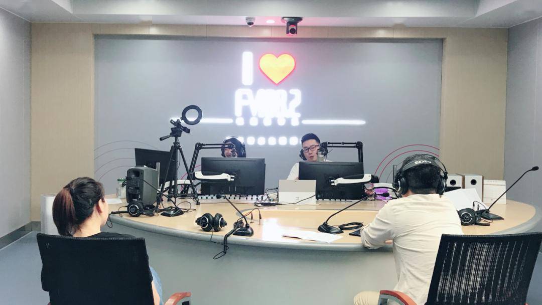 品格受邀嘉兴fm88.2直播访谈,聊企业,展未来