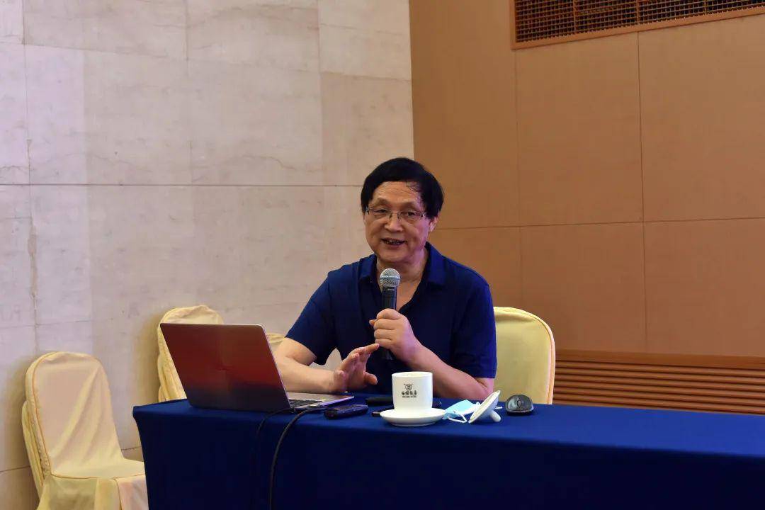 中国动物卫生与流行病学中心首席科学家李晓成研究员授课,讲解了全国