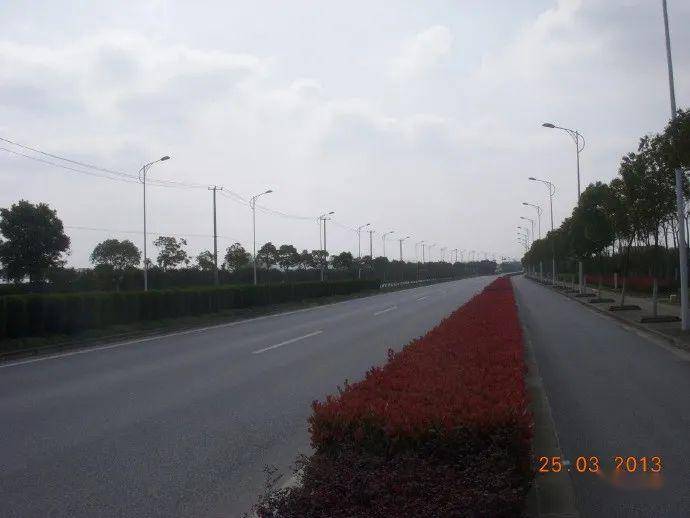 整洁的康新公路