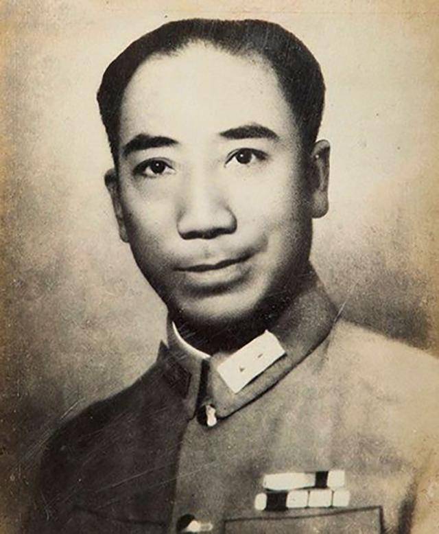 后来,他得到蒋先生的信任,负责国内的间谍工作,官至军统局副局长,曾经