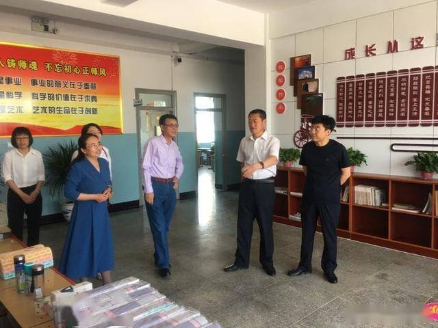 朔城区妇联巾帼志愿者关爱小组,给孩子们赠送了被套,床单,枕套床品三